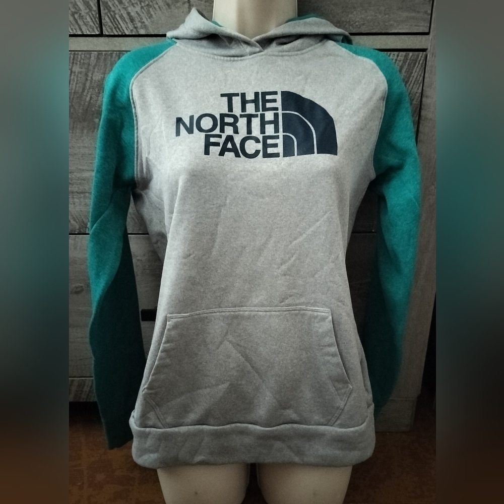 North face hoodie size small, new without the tags.